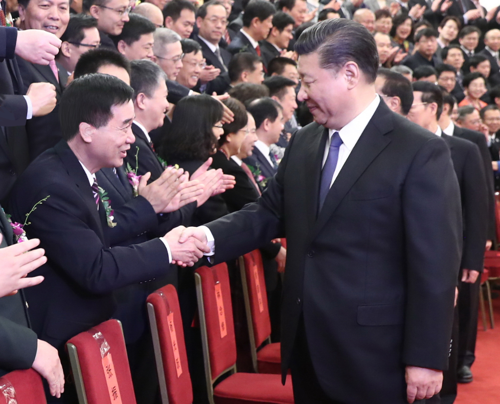 2018年1月8日，張國良榮獲國家科技進(jìn)步一等獎(jiǎng),習(xí)近平總書記與張國良握手照片