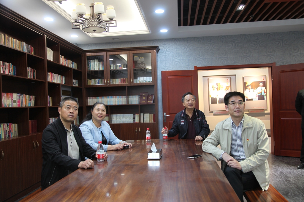 2019年10月11日，連云港市退役軍人事務(wù)局王永仕局長一行到1號樓參觀展館